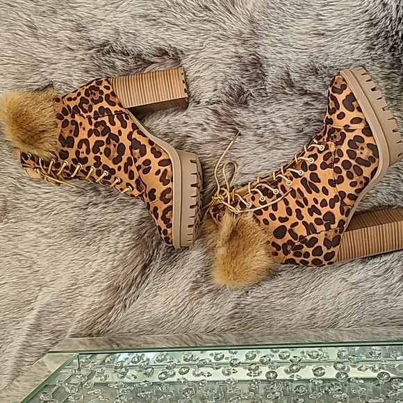 Nwot Wild Diva Leopard print boots - Picture 2 of 4